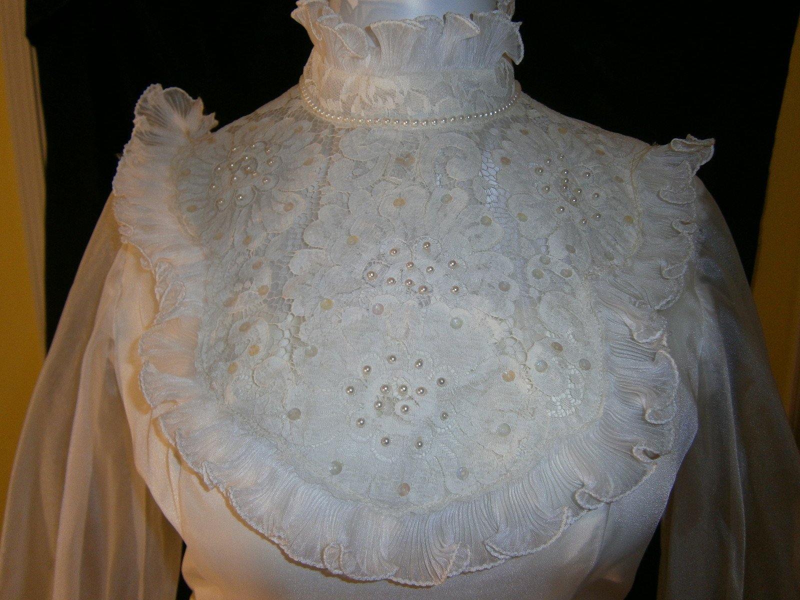 BRIDAL ORIGINALS VINTAGE WHITE WEDDING GOWN SIZE 6 PEARLS LACE ROSES BUTTONS USA