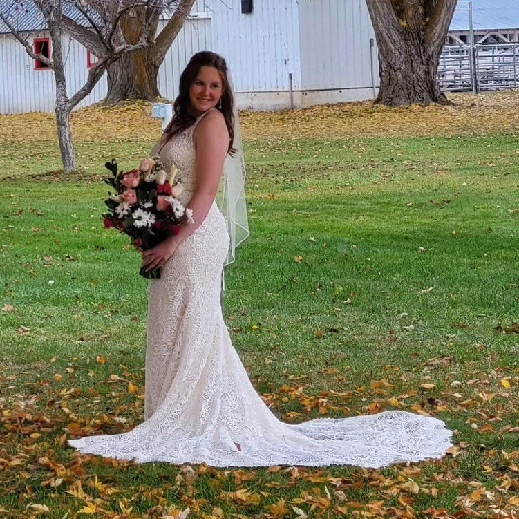 Ivory Lace Sleeveless V-Neck Mermaid Wedding Dress with Train size 12-14 ish