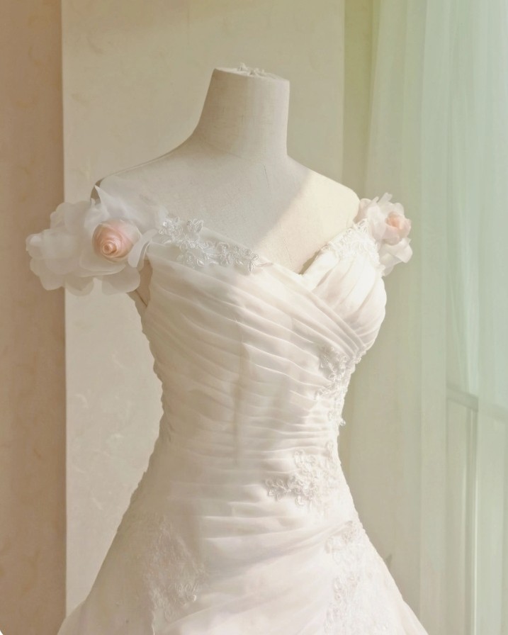 Vintage Princess White Ruffles Wedding Dresses witn Pink Flowers Bridal Gowns