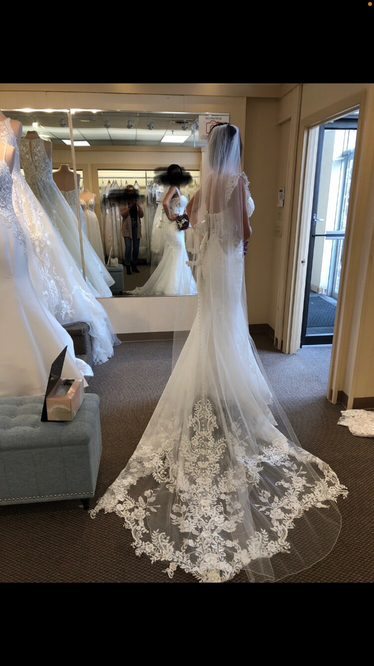 Sweetheart Essense of Australia wedding dress white size 8 never worn 