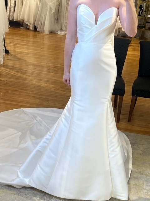 New unaltered strapless cathedral train wedding gown Essense of Australia d3822