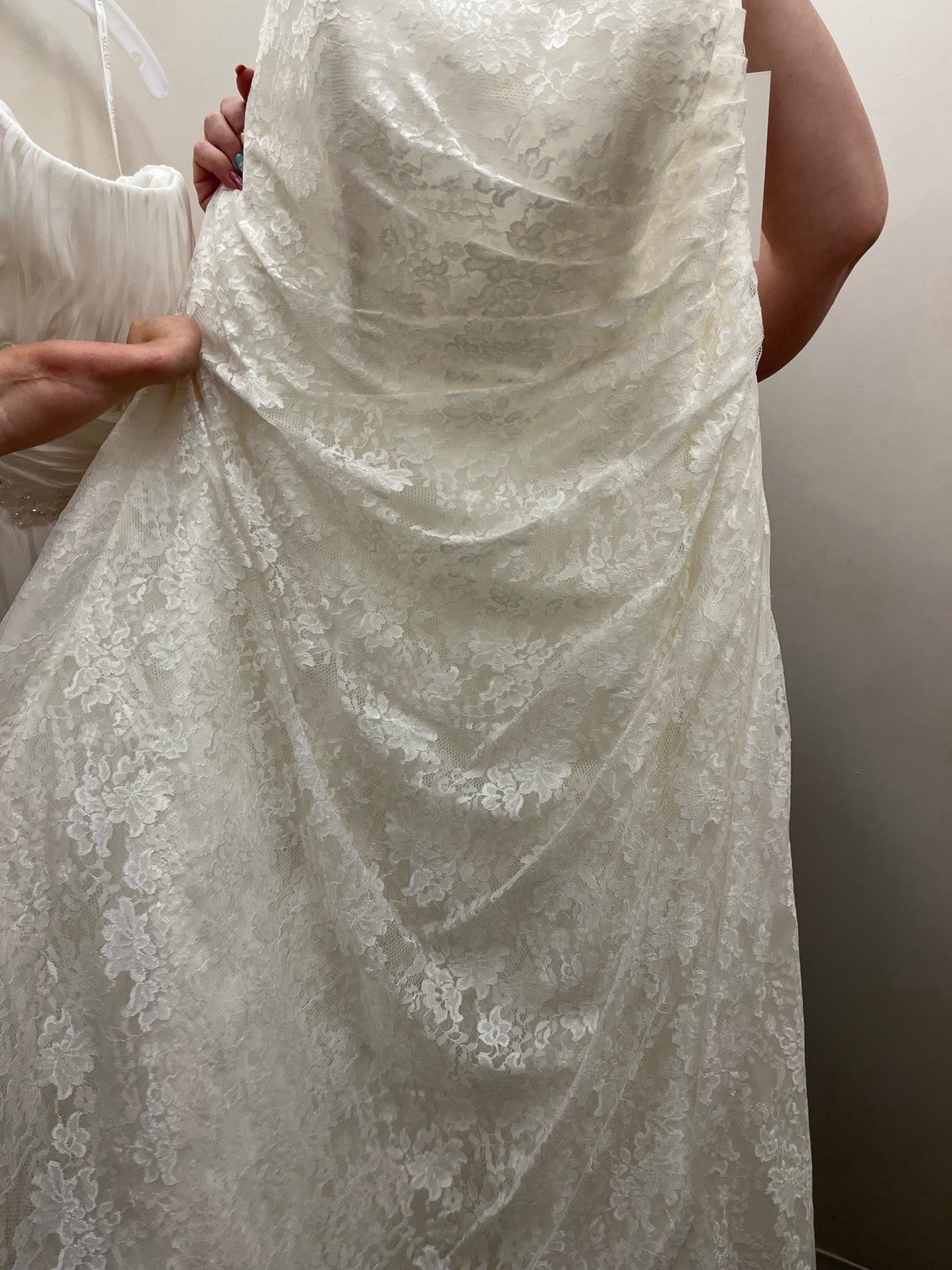 David’s Bridal Ivory Lace Sweetheart Sleeveless A-Line Wedding Dress Train