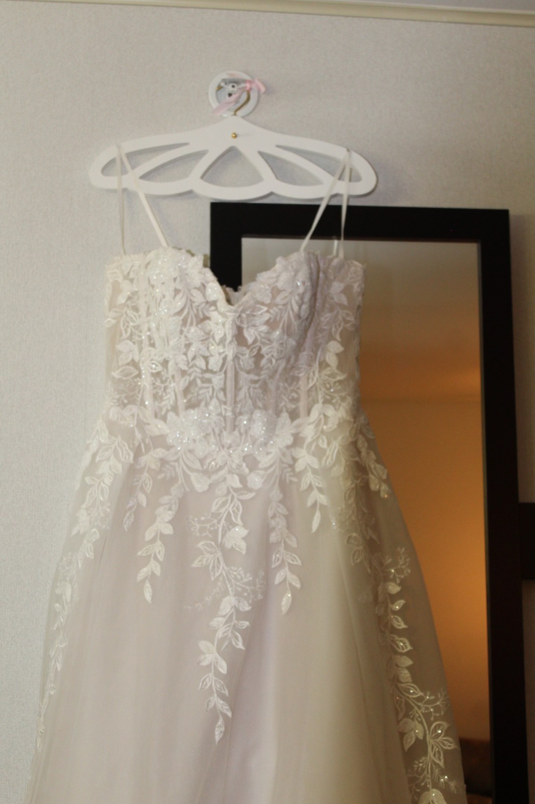 White Sequined Embroidered Ribbed Ball Gown Off White Wedding Dress