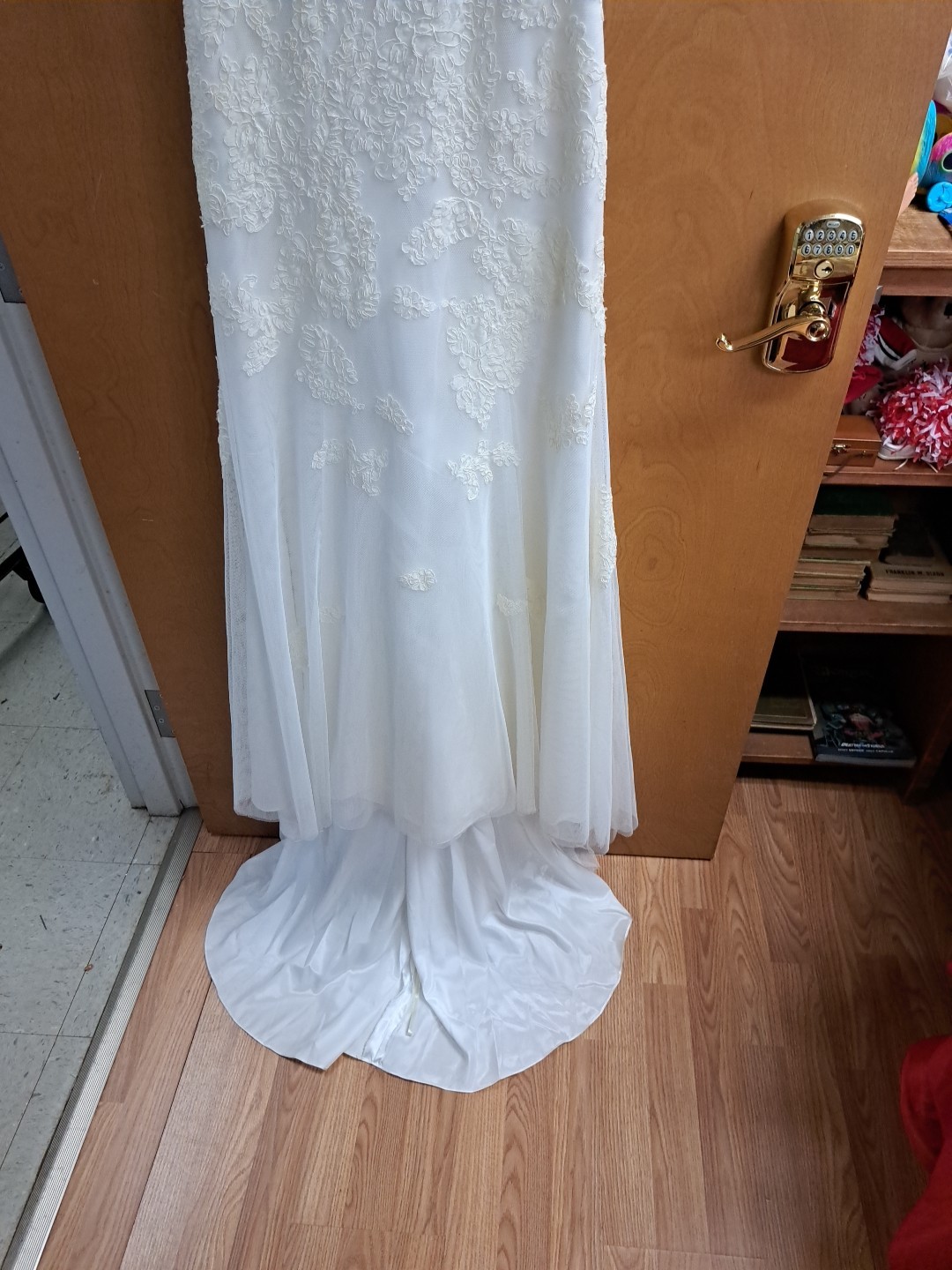 Davids Bridal Wedding Dress Galina Signature Sophisticated & Stylish, Petite 0P