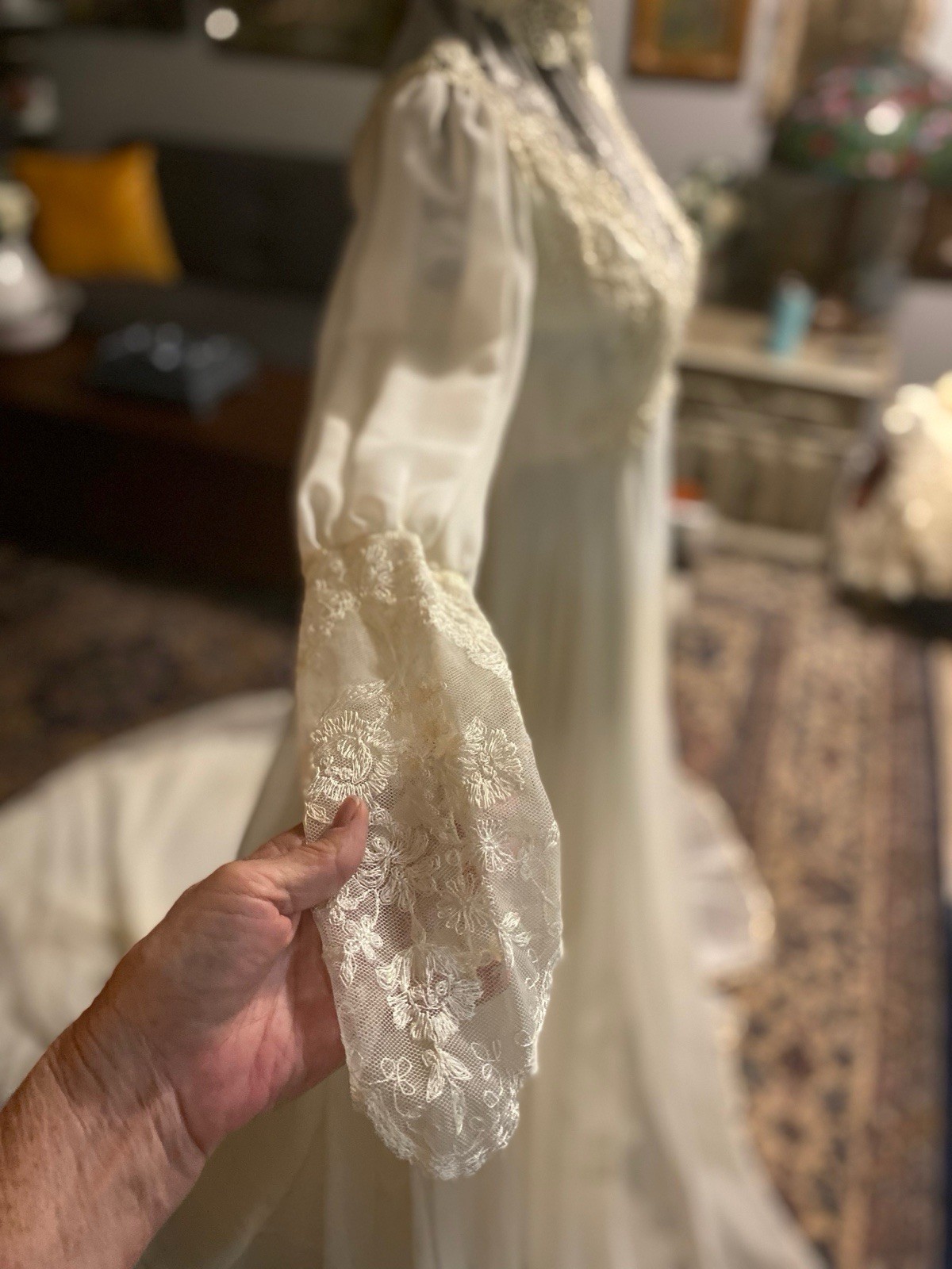 Beautiful 1970s Cream Colored Wedding Dress. Unbranded. (Hem Has Few Spots-Pics)