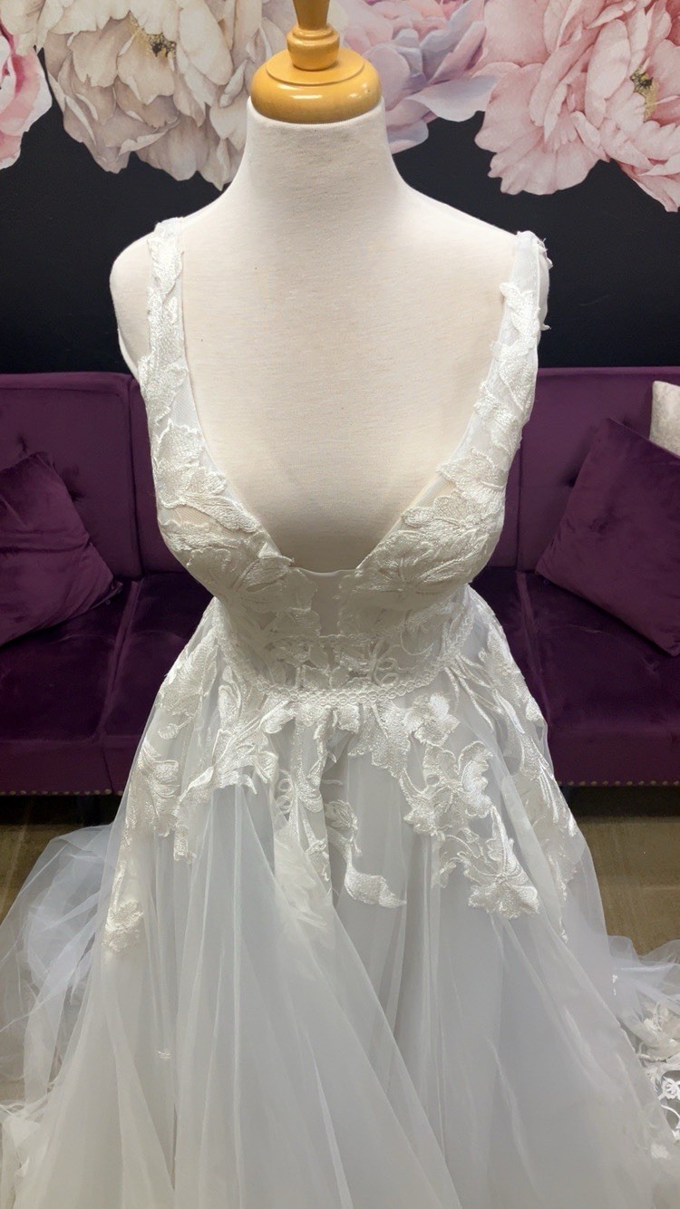 Wilderly Bride, By Allure Bridals. Adara / F142. Ivory / Platinum, Sze 8. Sample