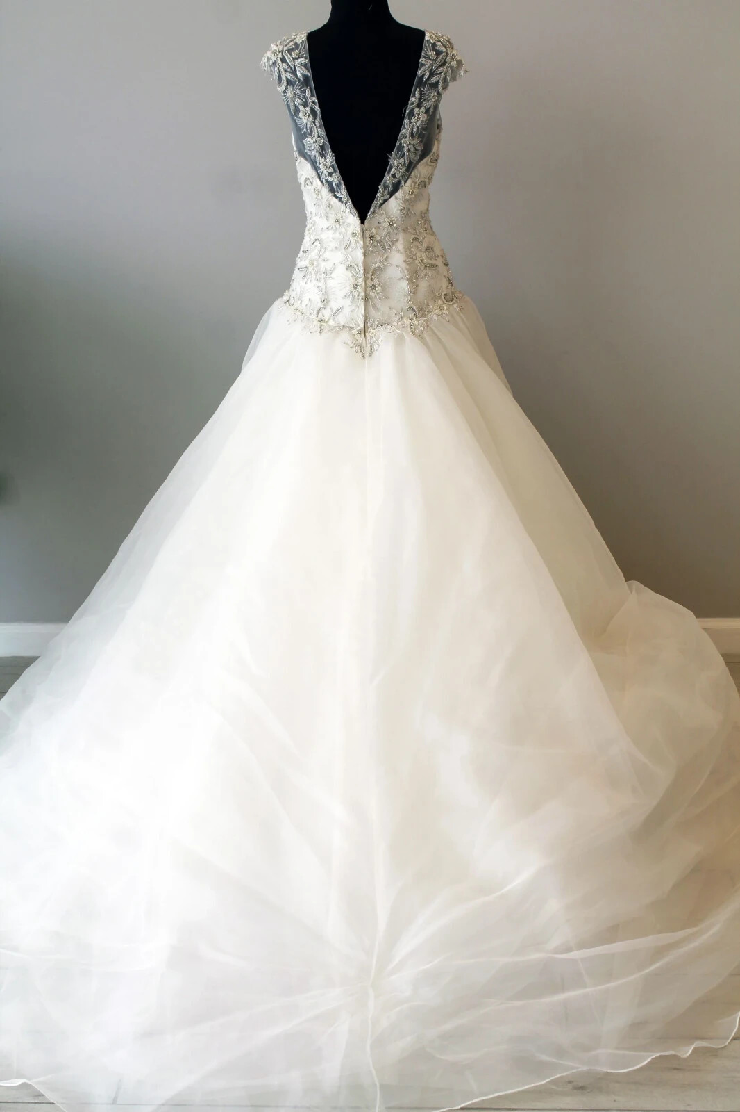 Casablanca Custom 2147 Ivory Wedding Dress 14 Tulle Ballgown Cap Sleeve V Back