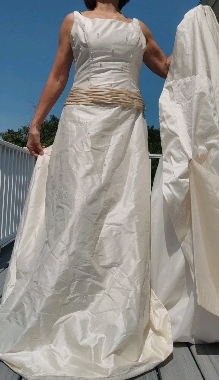New Wedding Dress Gown M Veil Purse Gloves Long Train Ivory Cream Beaded Corset