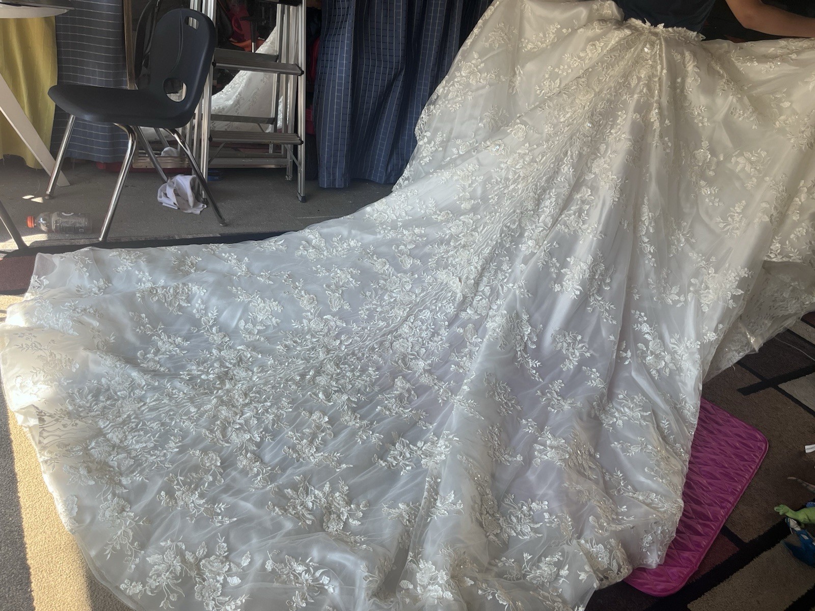 White Lace Embroidered Ball Gown/Duchess Wedding Dress with Train