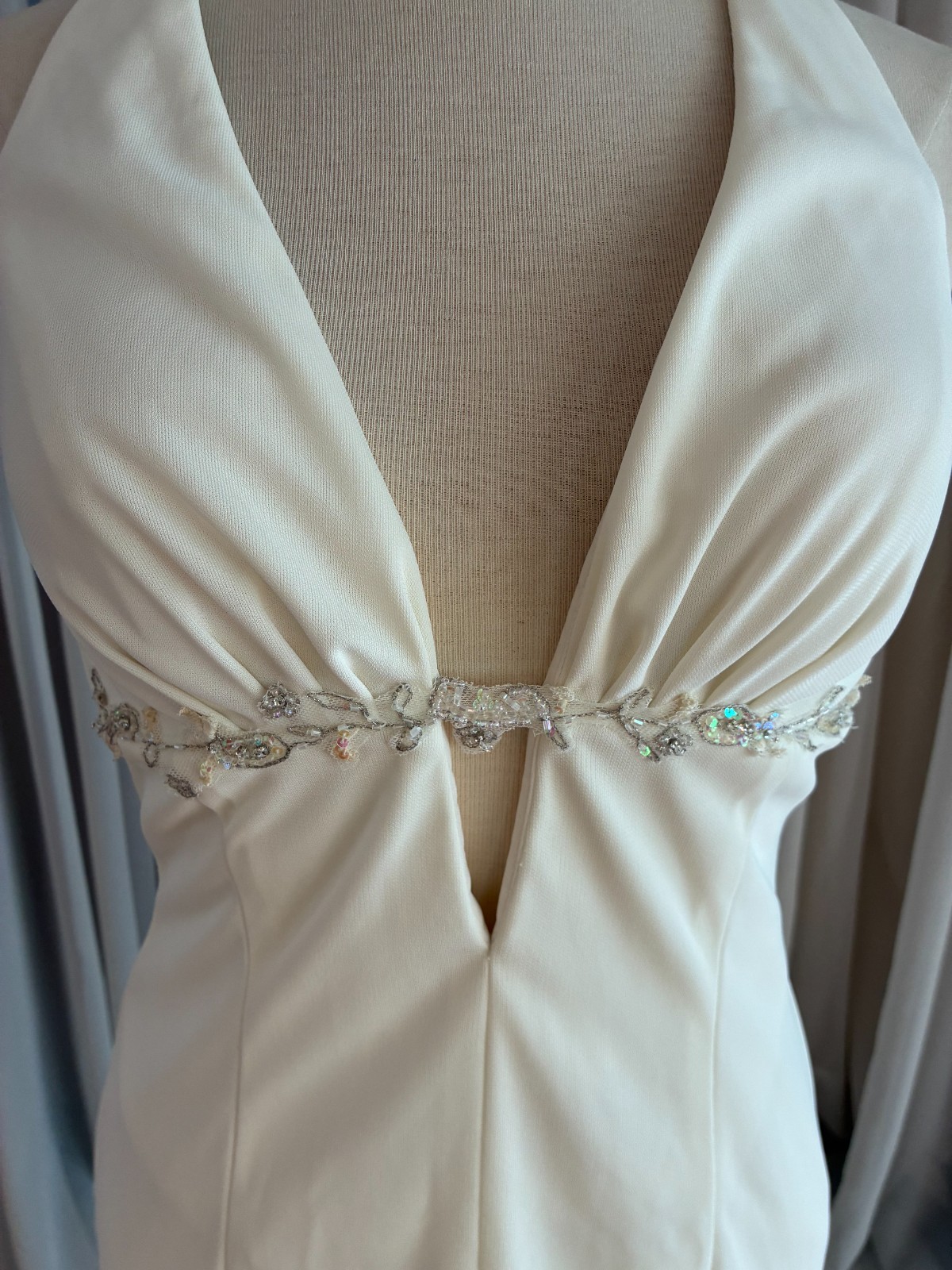 bridal gown Demetrius Ivory size 6 simple bridal gown stretch fabric