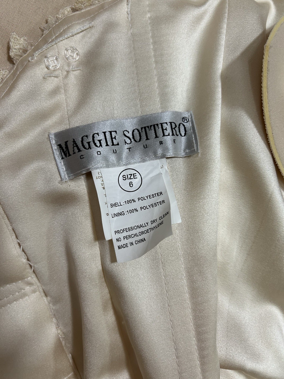 Maggie Sottero Emma Wedding Dress Size 6 Ivory Corset Detachable Cap Sleeves
