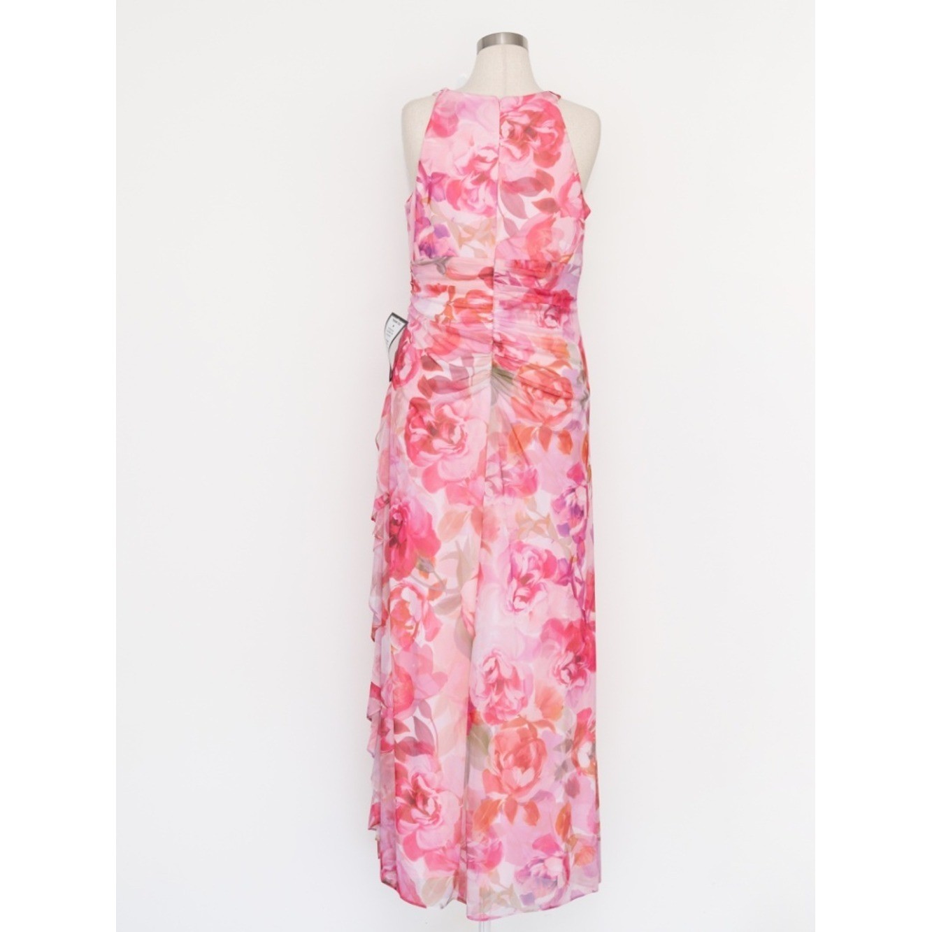 Betsy & Adam – Floral Print Gathered Sleeveless Gown