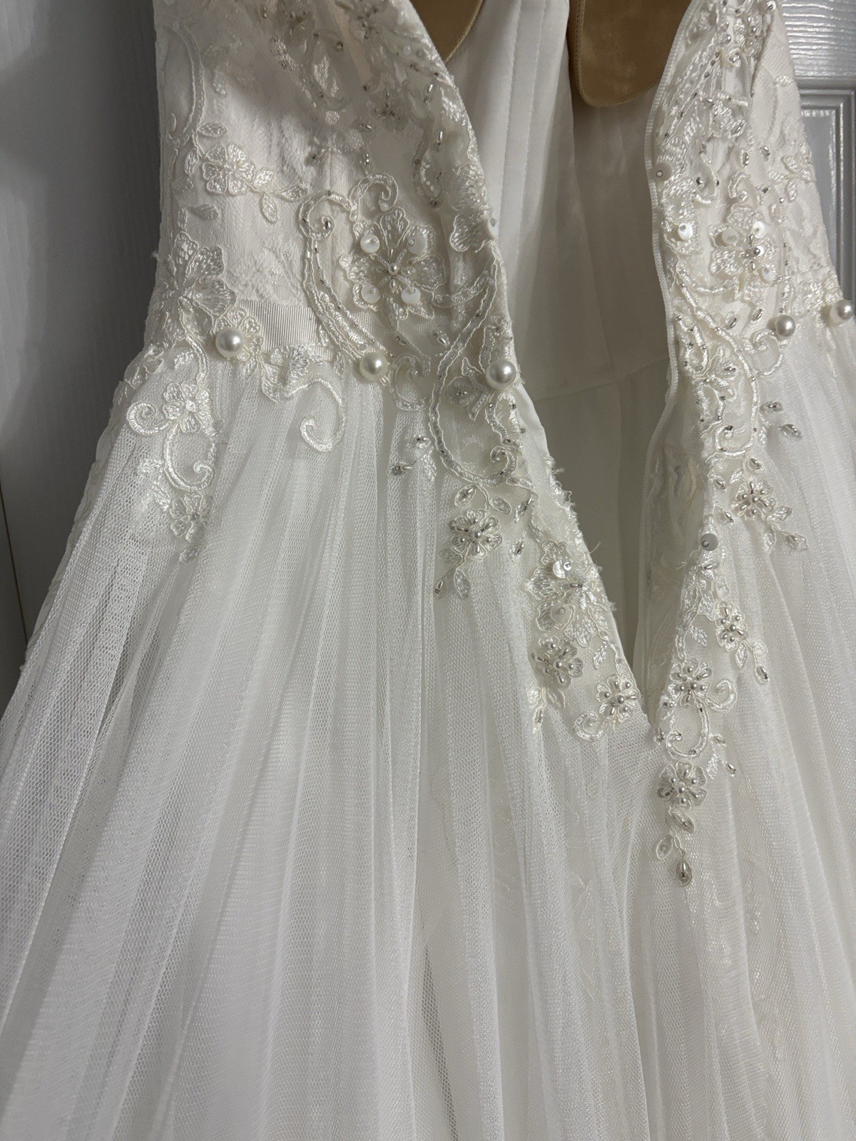 NWT Oleg Cassini CWG729 Off Shoulder Tulle Ballgown Wedding Dress White Size 4