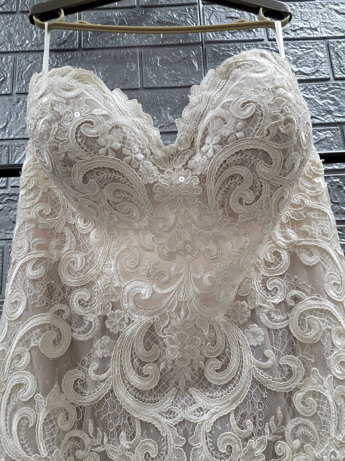 New Allure Bridals Strapless Sweetheart Neckline Lace Court Train Size 14 Ivory