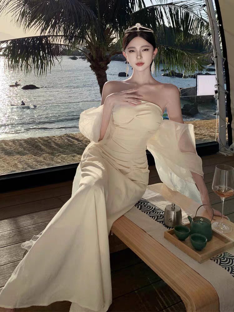 White French-Style Strapless Bridal Gown Train Wedding Dress & Bridal Crown