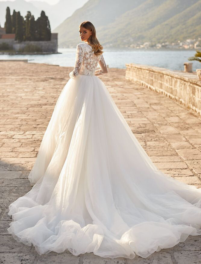 High Neck Long Sleeves Lace Applique Soft Tulle Illuion Women Wedding Dresses