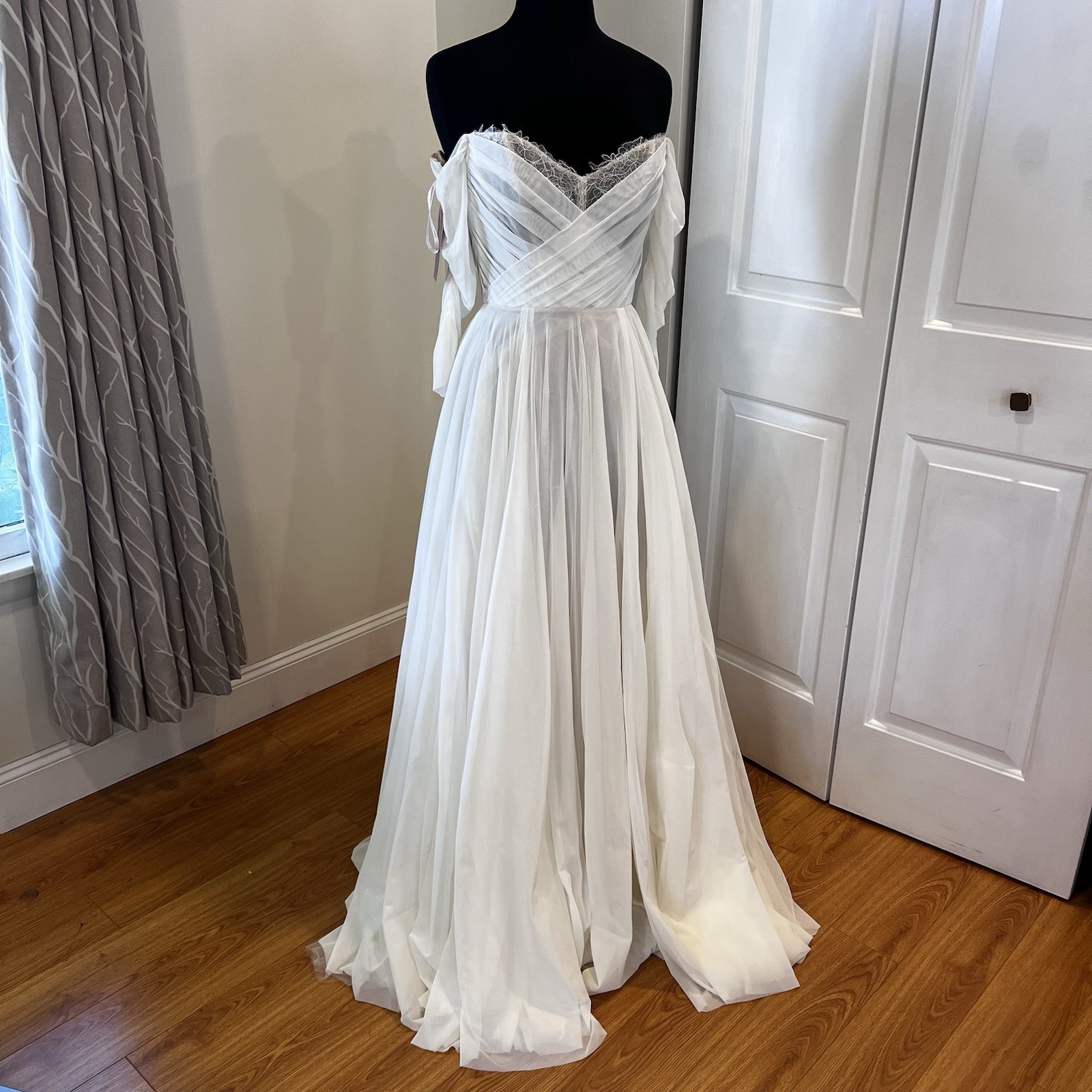 Wtoo by Watters Miles V-Neck Ruched Sleeve Mesh Wedding Gown Ivory BHLDN Sz 2