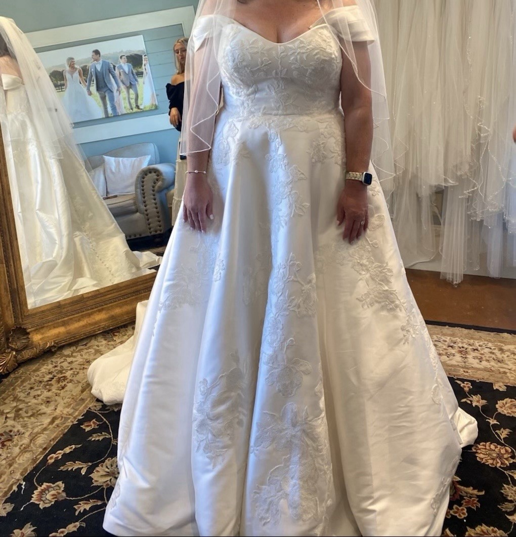 Essence Of Australia Style: D3064 Ivory Satin Ball Gown Wedding Dress – size 18