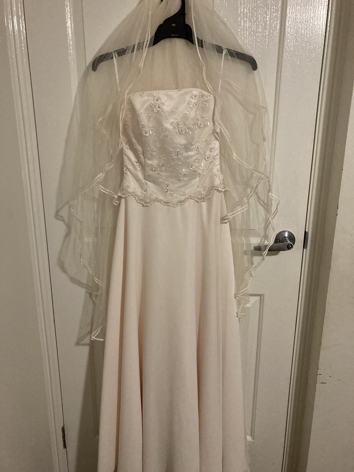 Wedding Dress Champagne Strapless Beaded Bodice Ball Gown Womens Size 8
