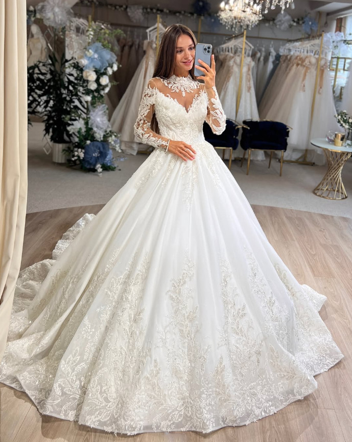 Princess Long Sleeves Wedding Dresses Lace Appliques White Bridal Ball Gowns