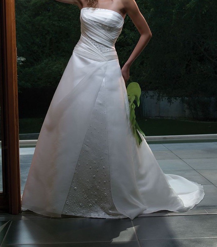 A-Line Strapless Satin Wedding Dress Ivory Beaded Bridal Gown Size 2 NWT CAS1815