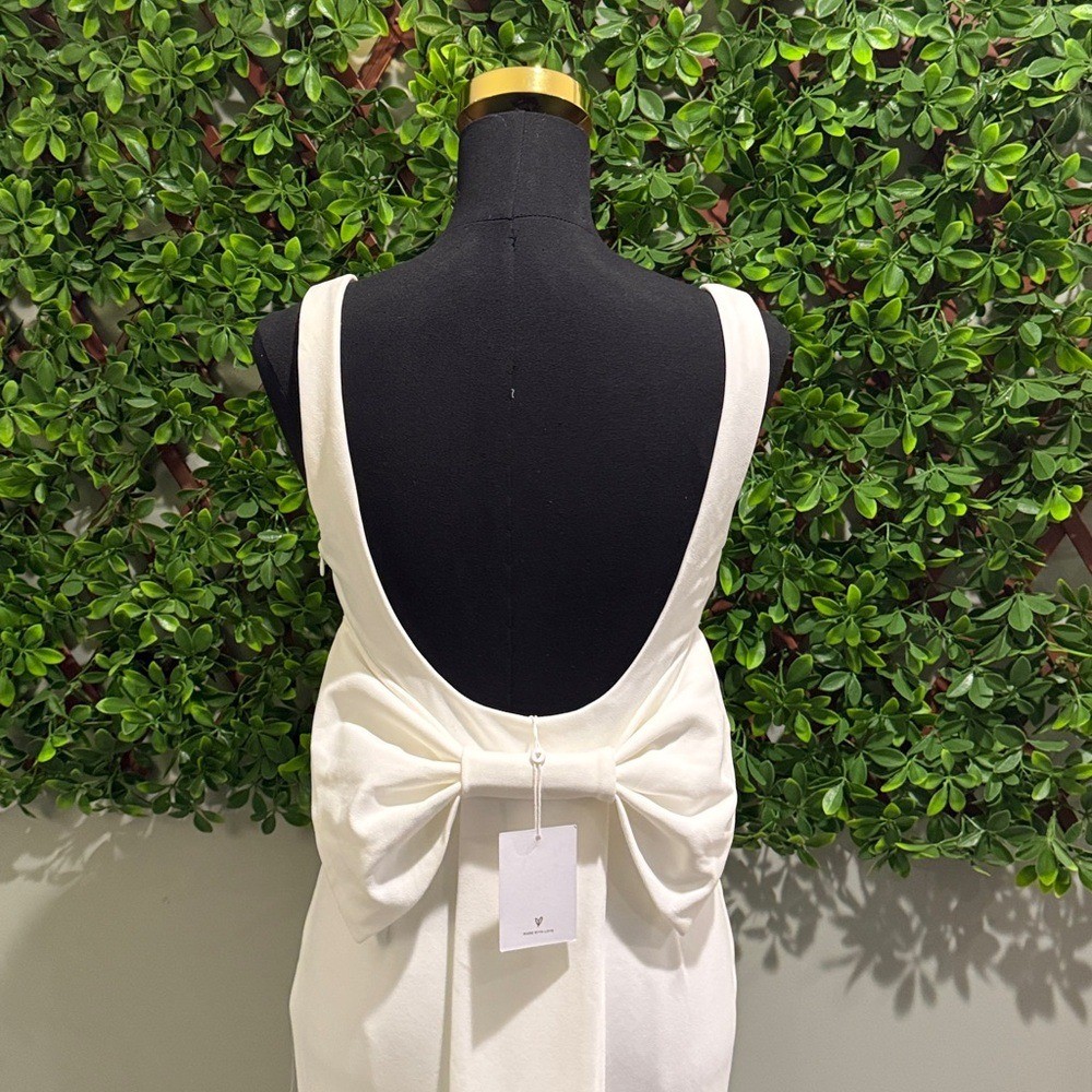 NWT- Loving Fate White Bow Square Neck Backless Bridal Dress