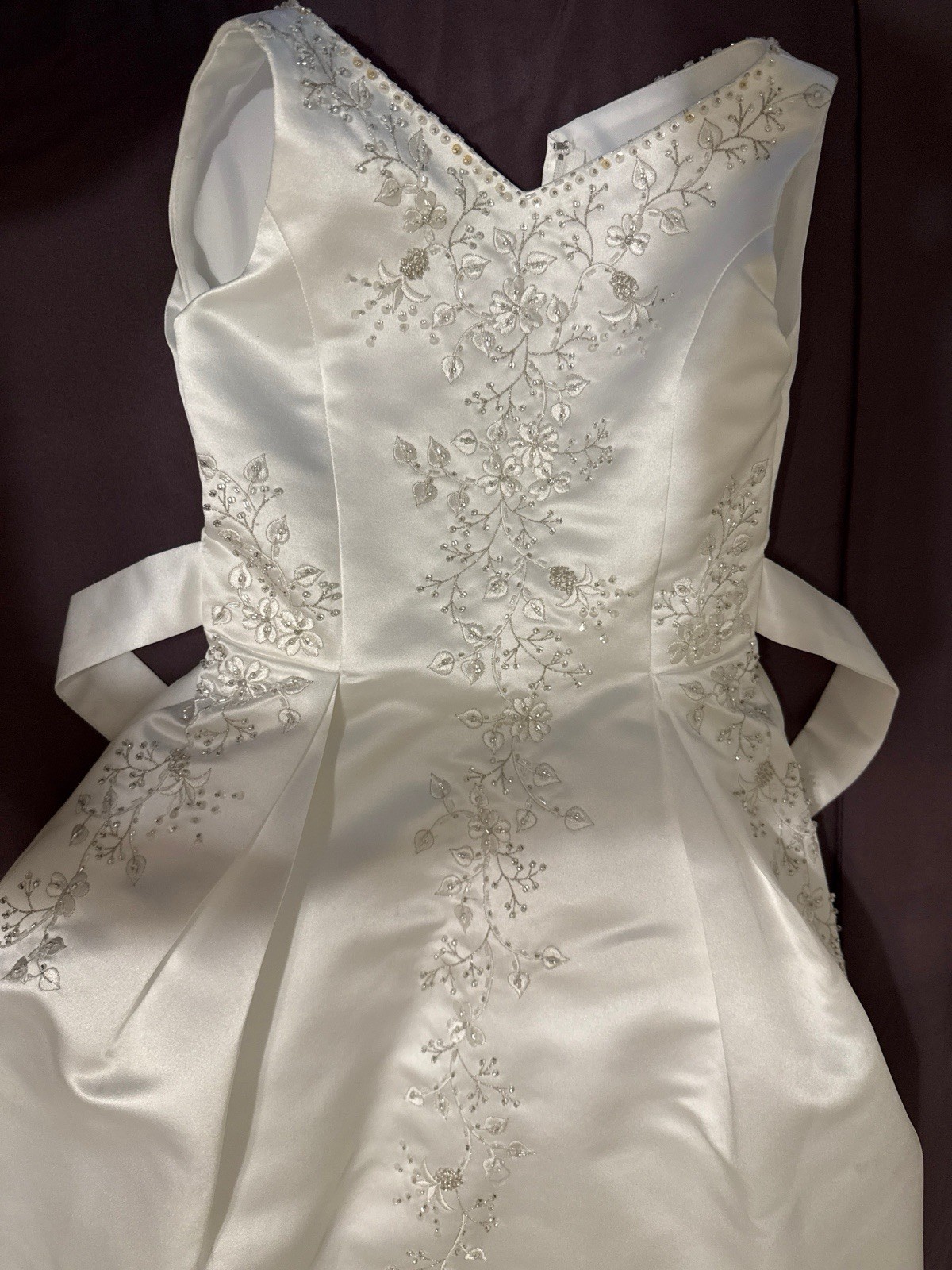 white Satin Sleeveless V-Neck A-Line Full-Length Floral girl Beaded Buttons
