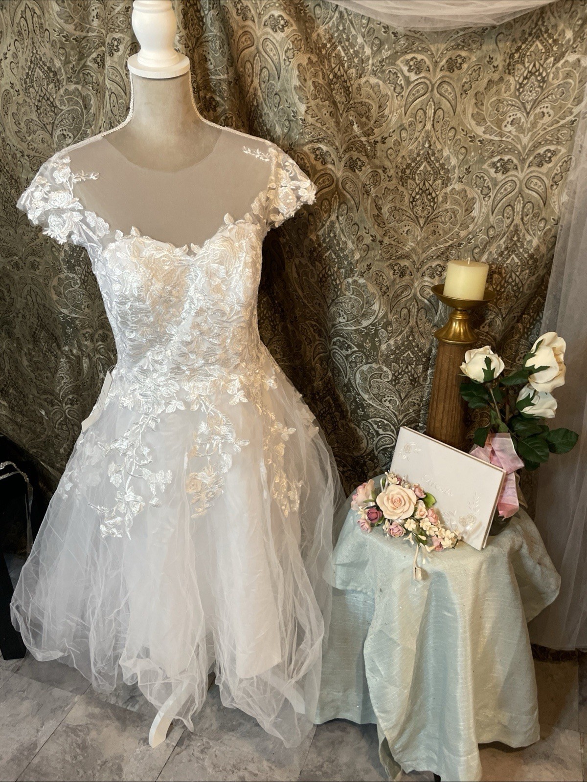 Short Wedding Dresses White For Women Pro Buttons Up The Back size 12 ￼