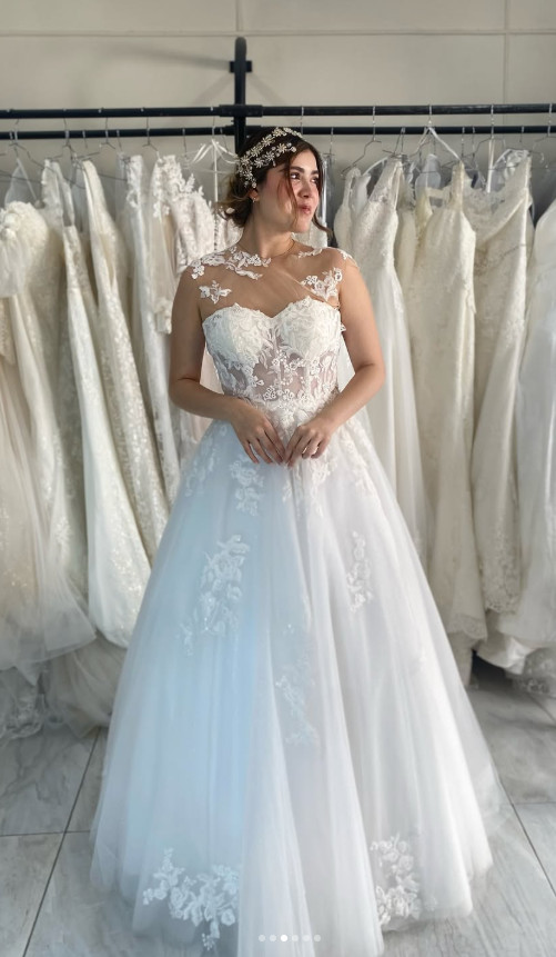 Elegant Wedding Dresses Sccop Neck Sleeveless A Line Lace Tulle Bridal Gown