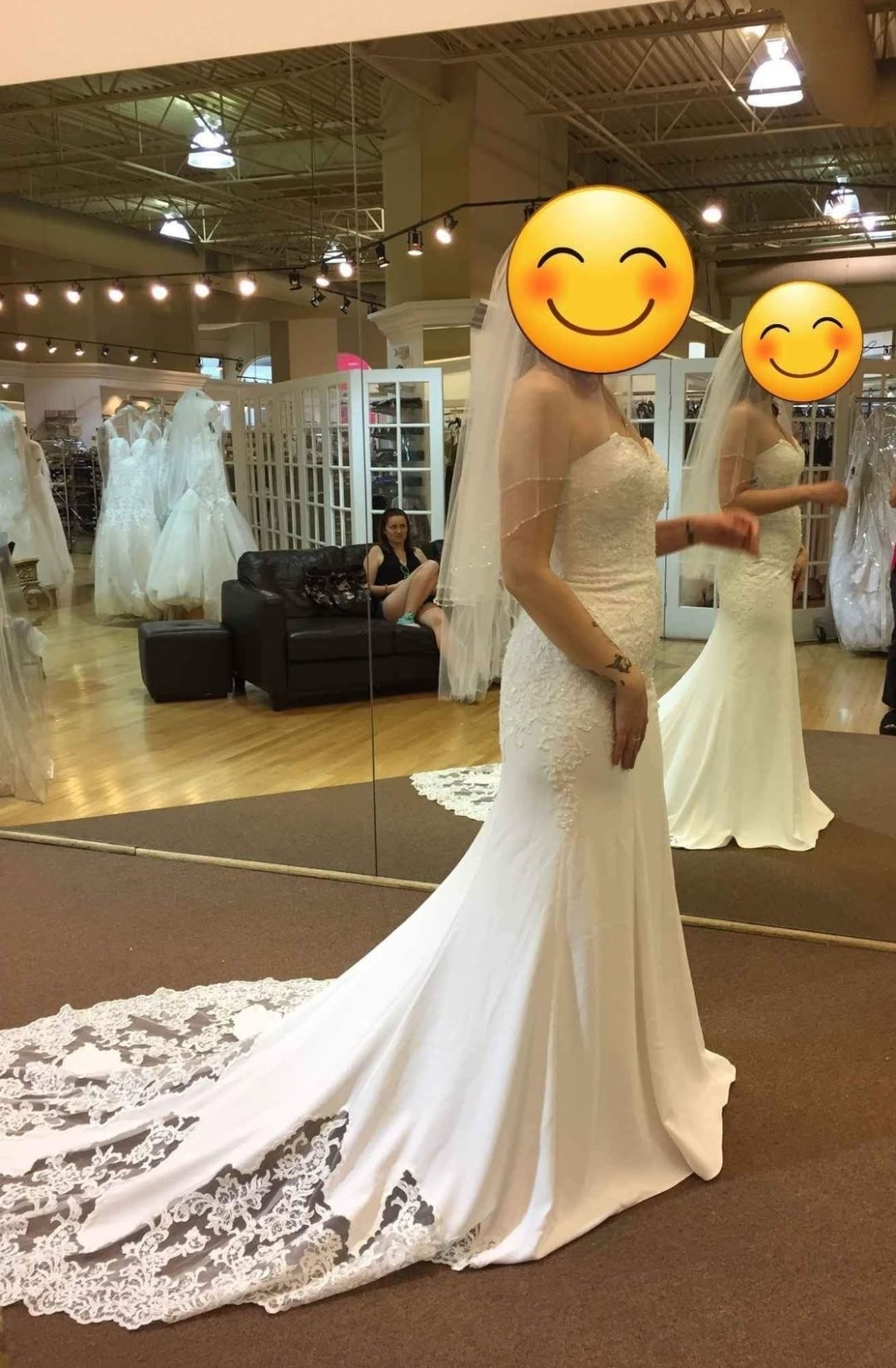 White Sweetheart Mermaid Fit & Flare Lace Wedding Dress Train Buttons Size 4