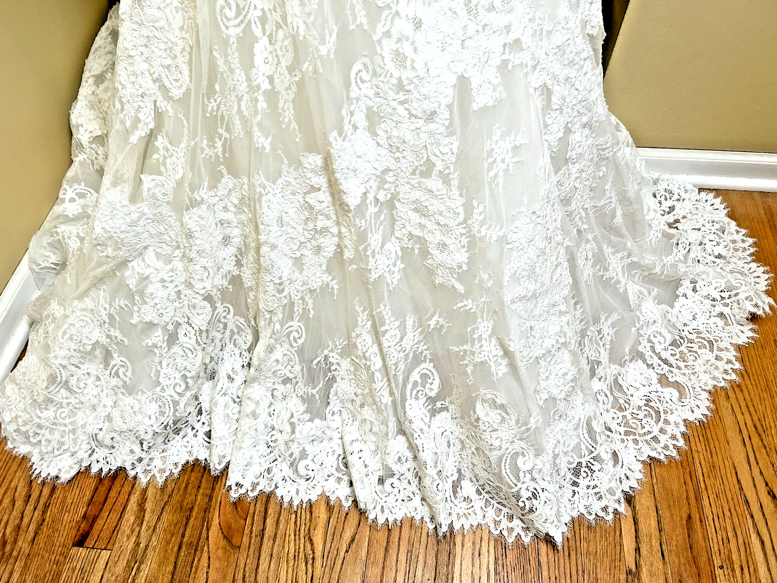 Pronovias Tisha Off White Wedding Dress with Tag Size 16