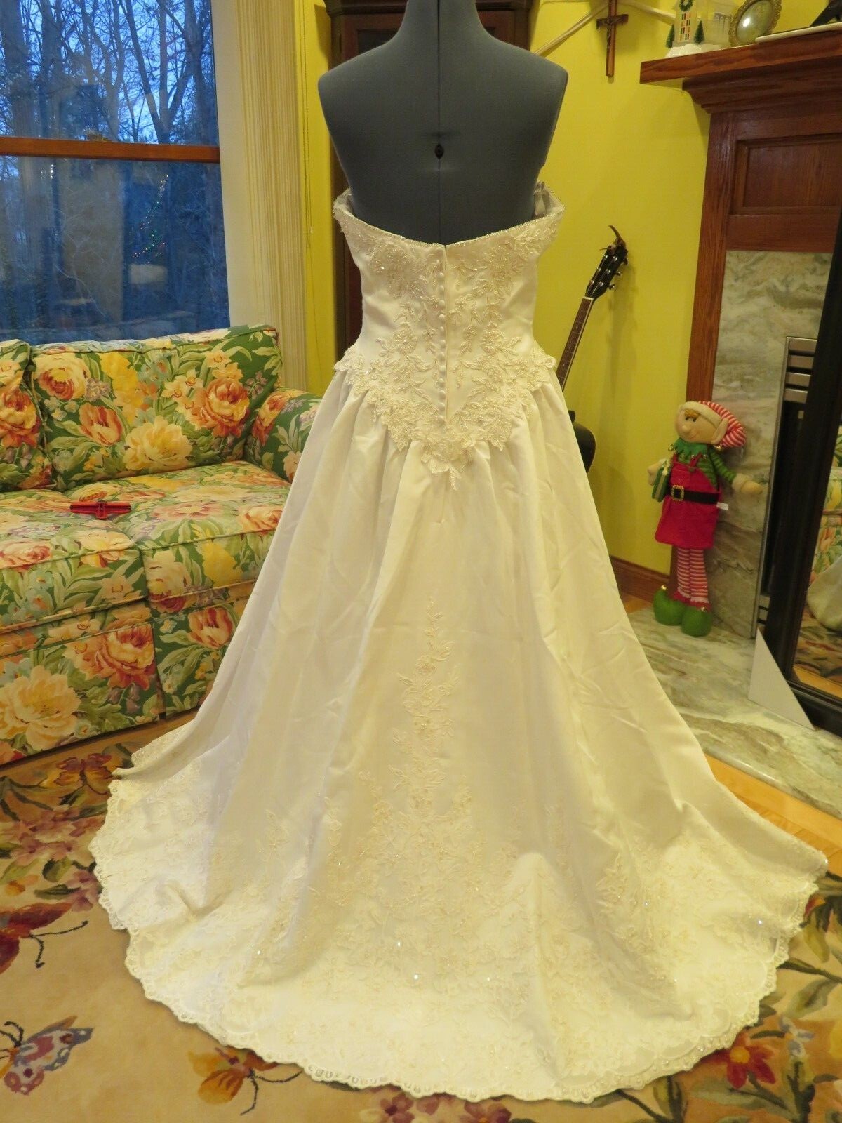 NEW Mary’s ALENCON lace DETACHABLE TRAIN Vintage Wedding Dress PRINCESS Gown WOW