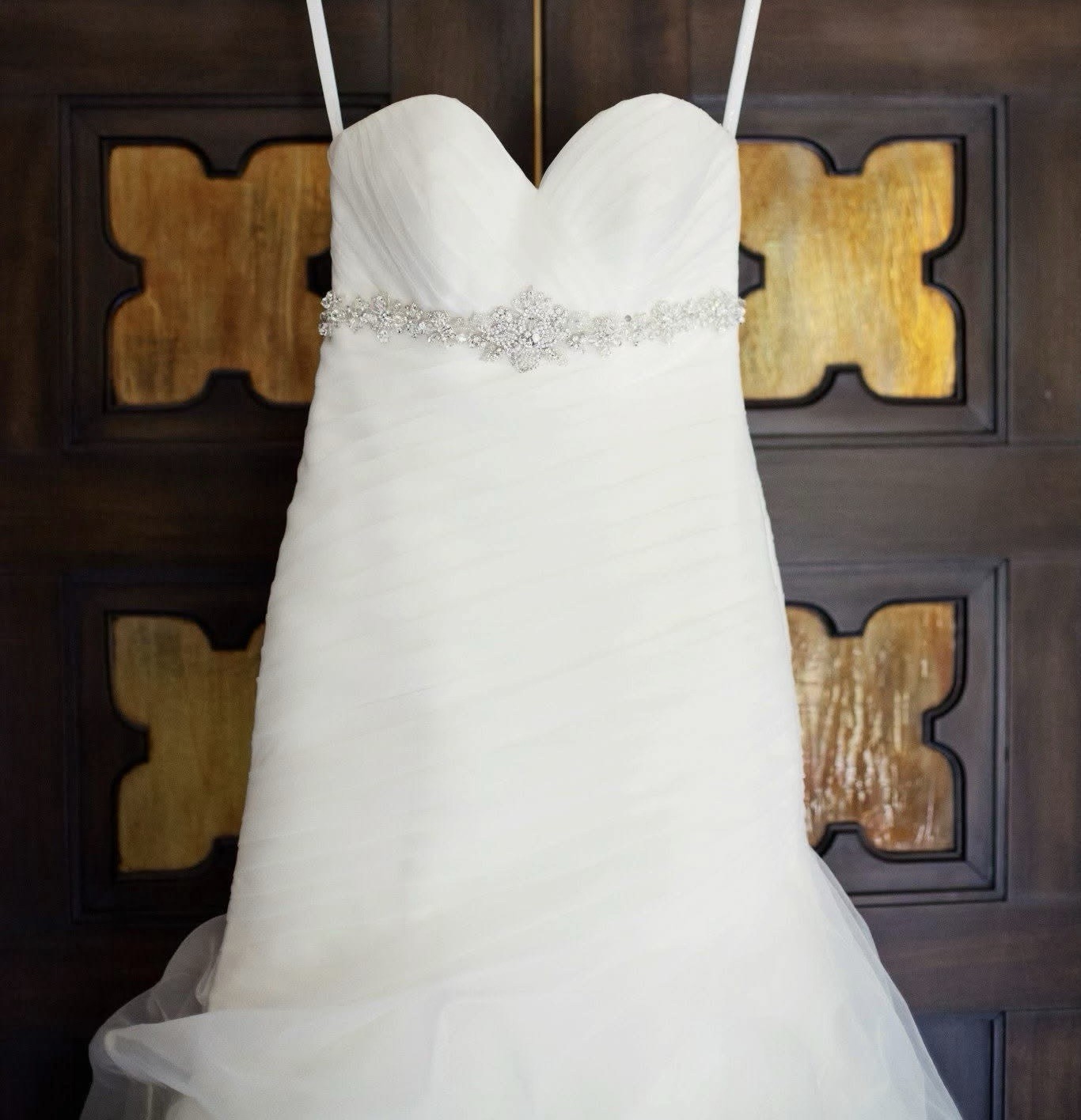 Allure Romance wedding dress. Size 4/Professionally Cleaned/Excellent Condition.