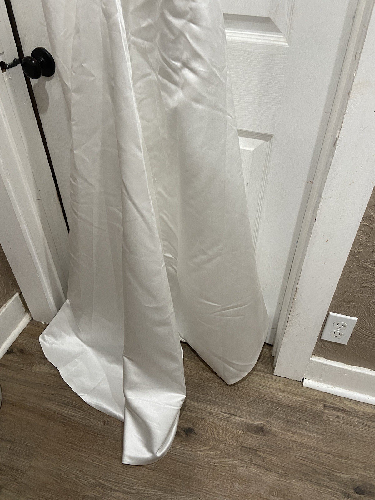 White Satin Sleeveless V-Neck Mermaid Wedding Dress Buttons Train Classic