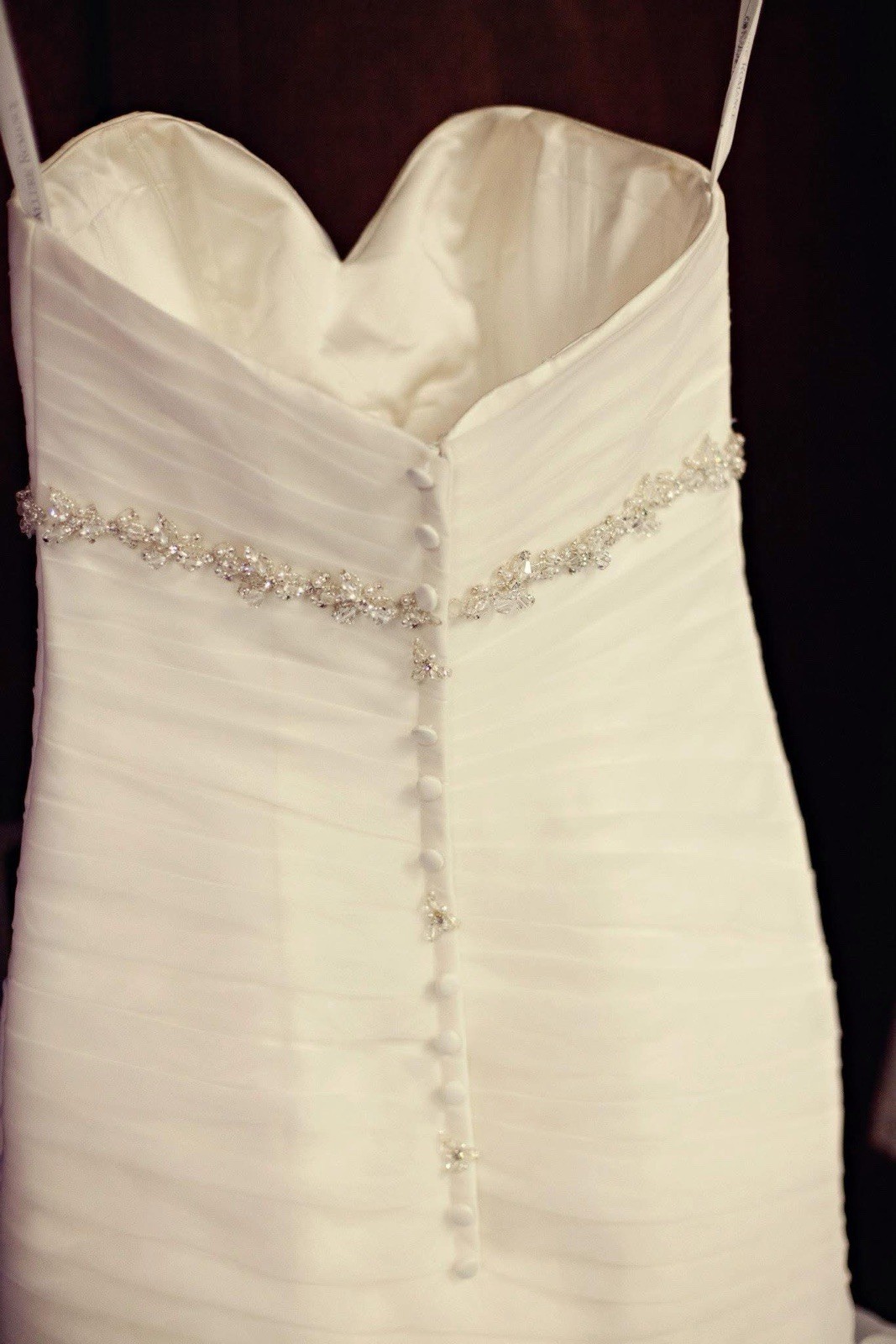 Allure Romance wedding dress. Size 4/Professionally Cleaned/Excellent Condition.