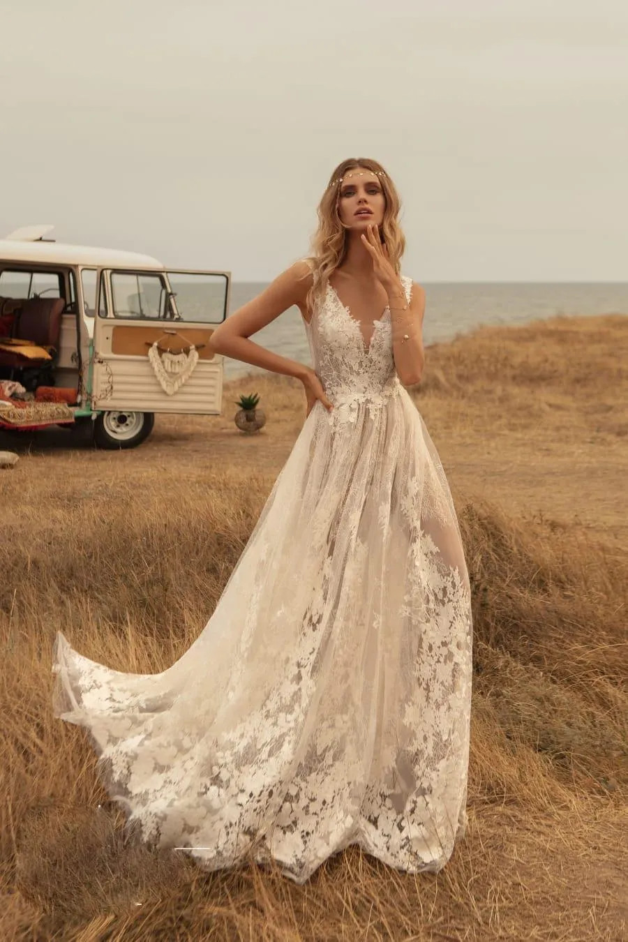 Sexy V Neck Wedding Dresses Lace Appliqued A Line Boho Country Train Bridal Gown