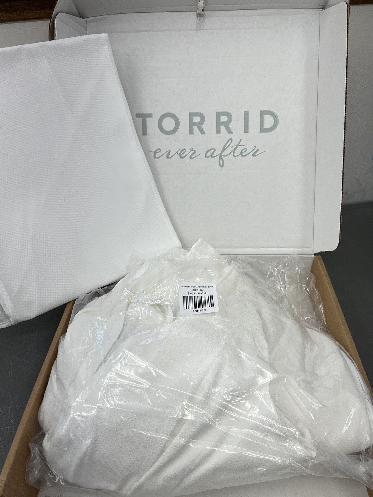 Torrid Women’s 18 Wedding Gown Dress Off White Jacquard Sweetheart Corset Back
