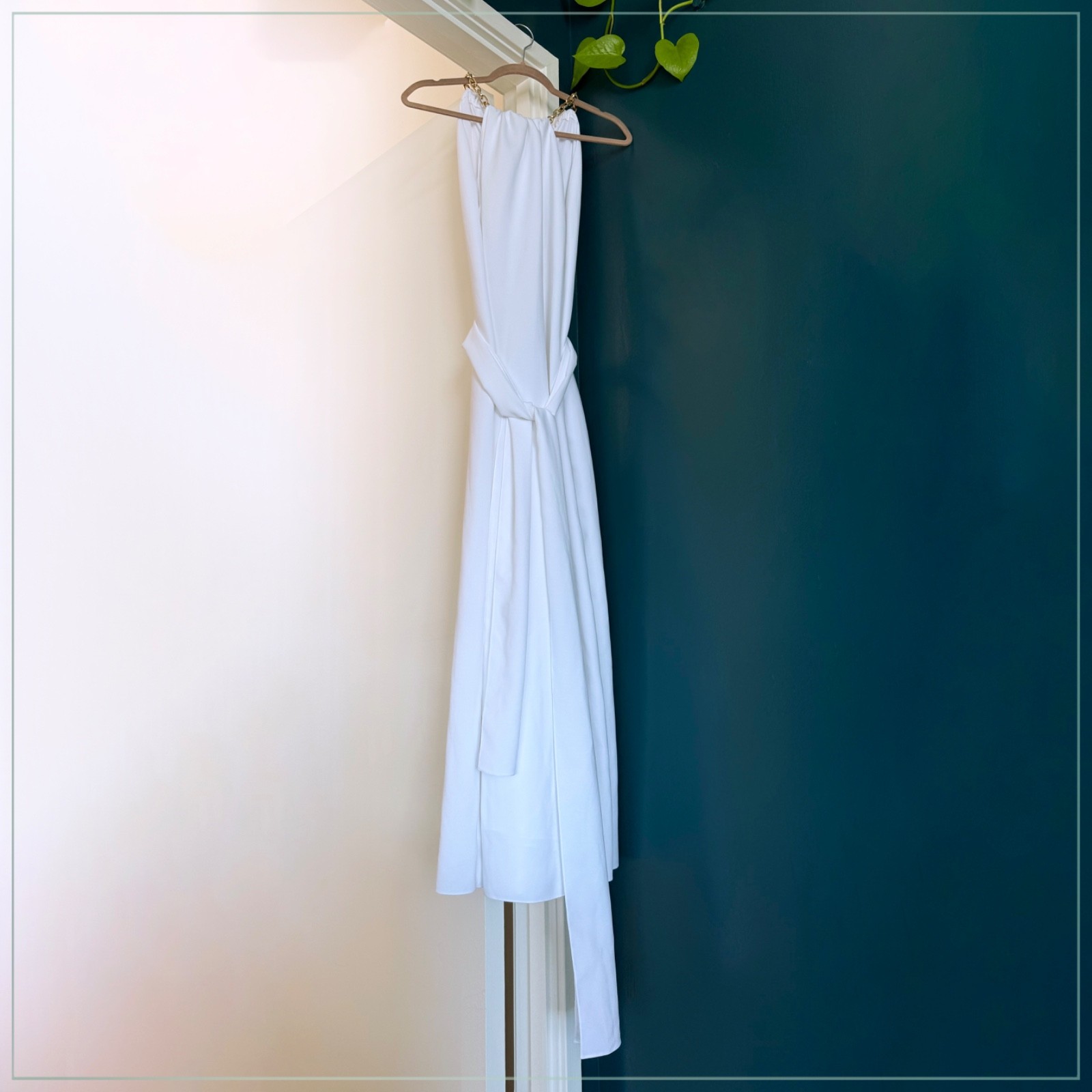 $3550 Carolina Herrera Chain Neck Matte Satin-Crepe Runway Dress