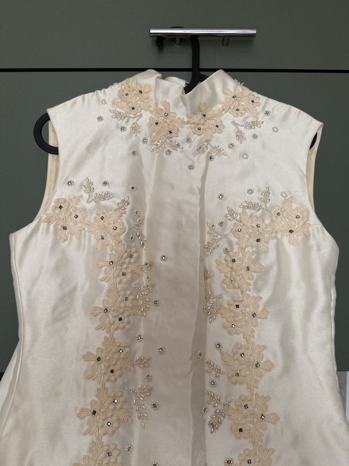 Bianchi Ivory High Neck Sleeveless vintage bridal wedding dress size 0-2