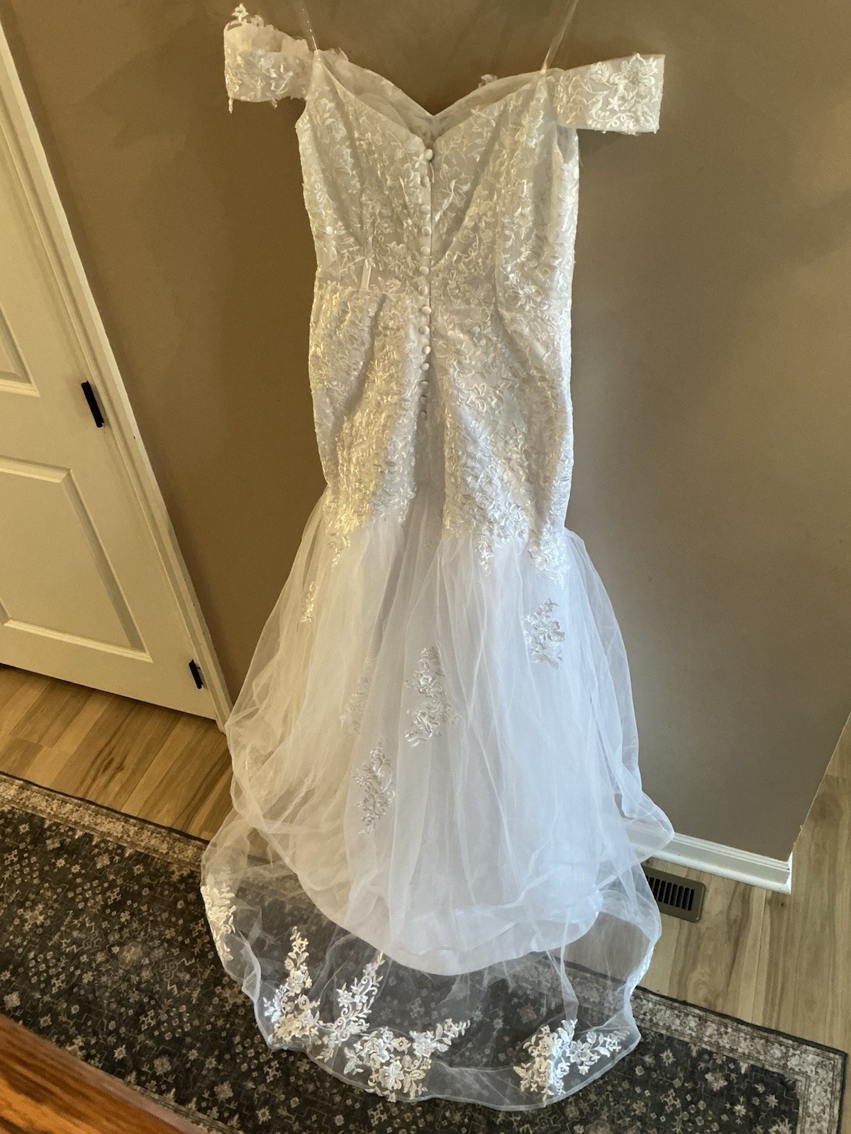 Brand New Wedding Bridal Lace Fitted Mermaid Style Dress size 10