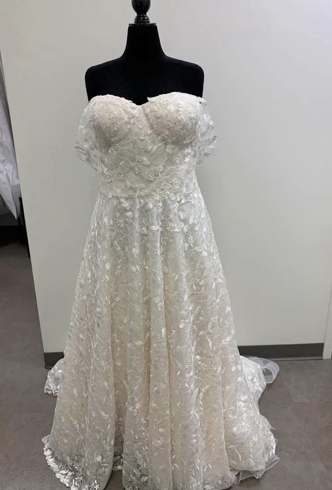 Casablanca Bridal “Addilyn” Wedding Dress – Street Size 20 Label Size US 28