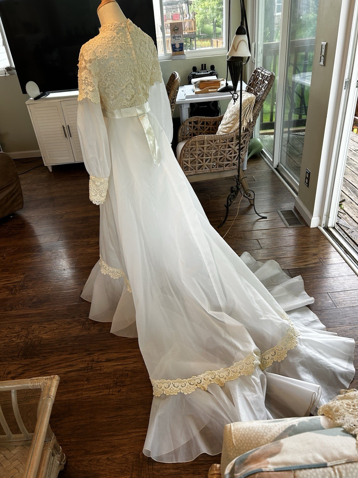 Beautiful Vintage Wedding Dress With Veil, train, lace, back buttons and zipper