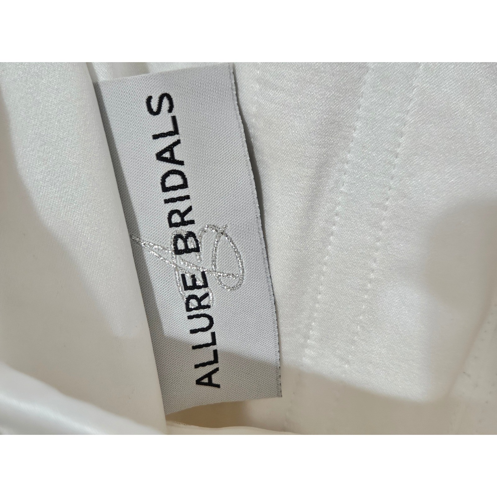 Allure Bridals Wedding Dress Women 6 Ivory DWS Ruched Crystal Floral 8817