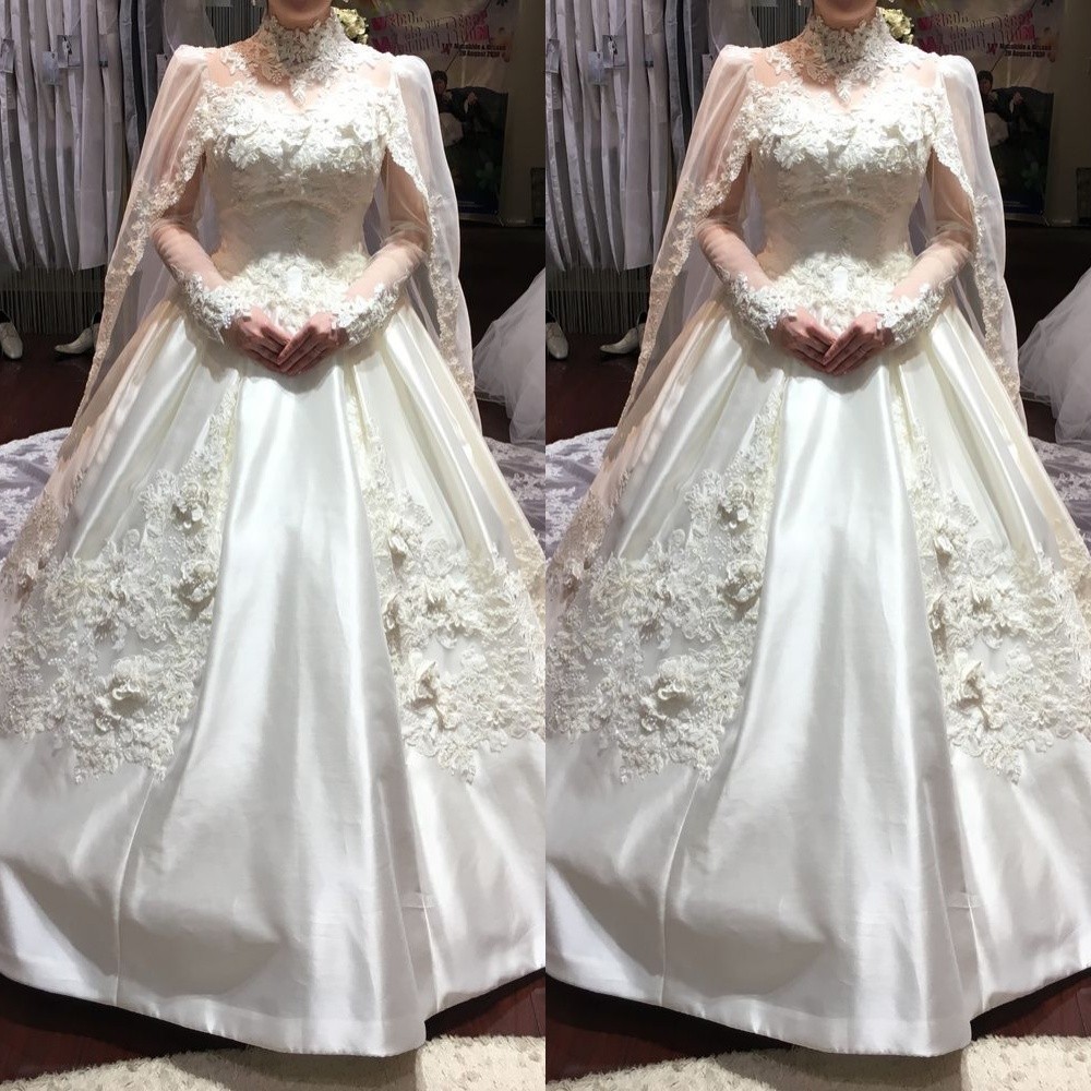 Vintage Wedding Dresses With Cape Lace Applique A Line Sweep Train Bridal Gown