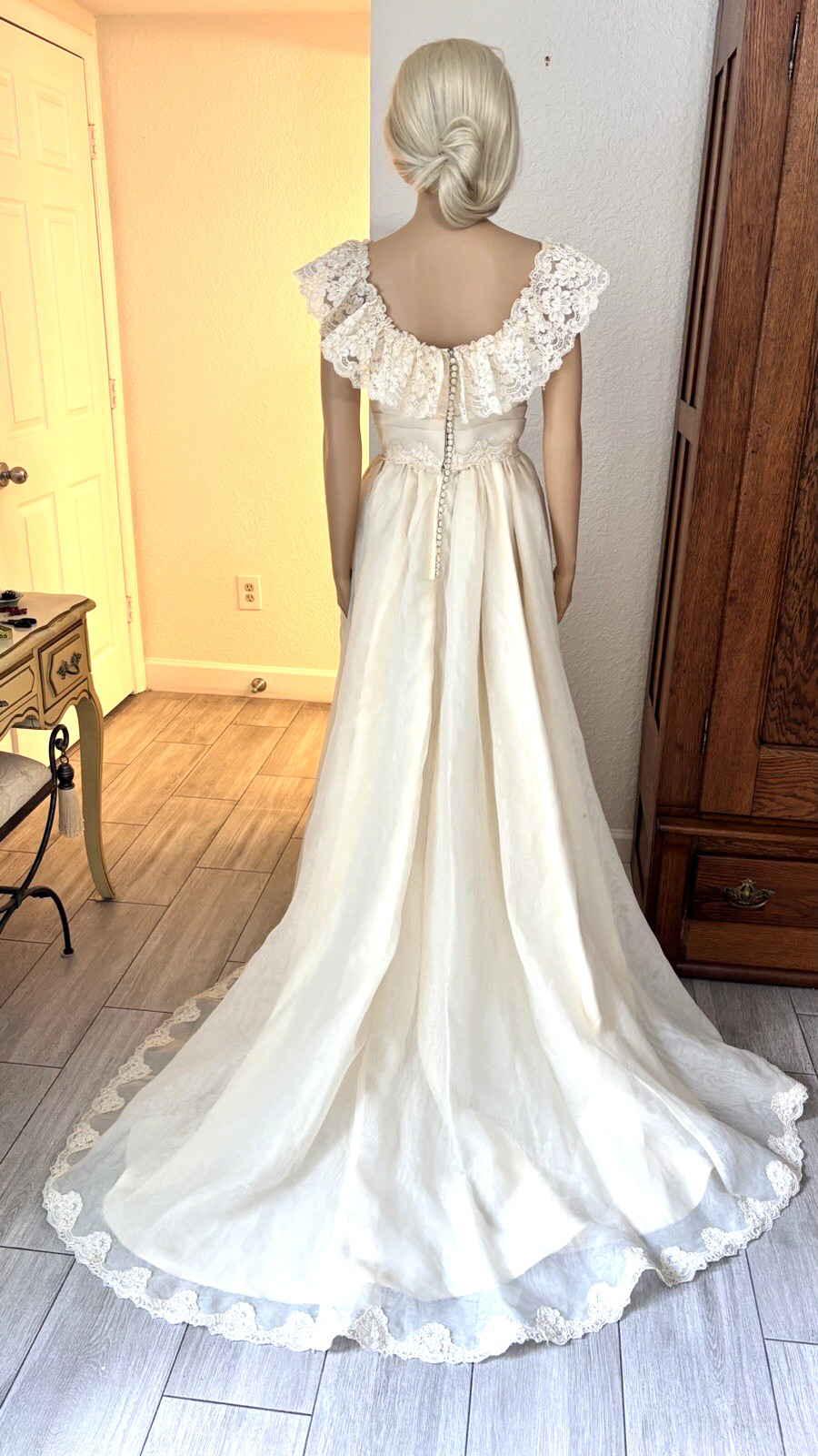 VTG 60s OffShoulder Ivory Wedding Gown Dress Lace Ruffle Romantic Fairytale XS/S