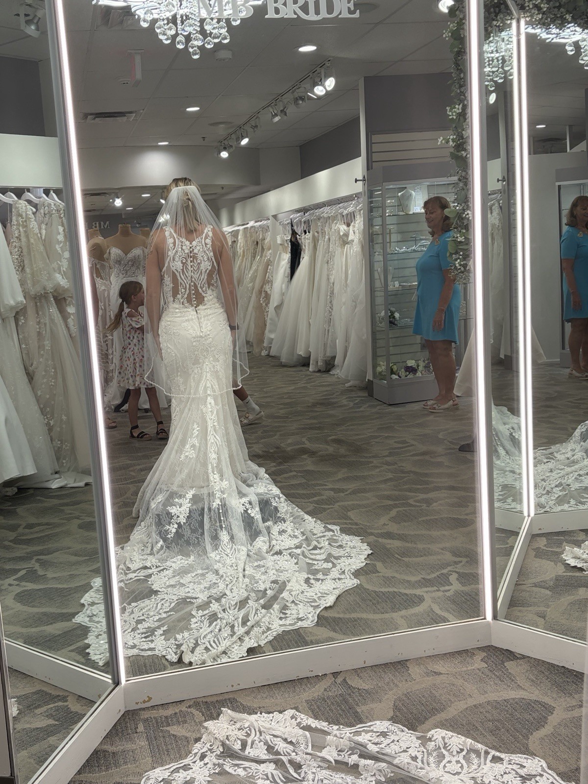 Allure Bridals Ivory Lace Sleeveless V-Neck Fit & Flare 8 Button Train