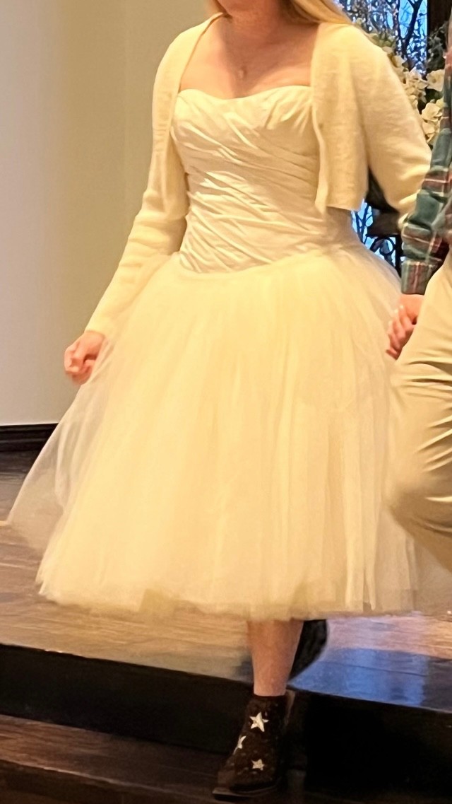 Vera Wang “White” Ivory Puffy tulle wedding dress 12 tea length vintage style