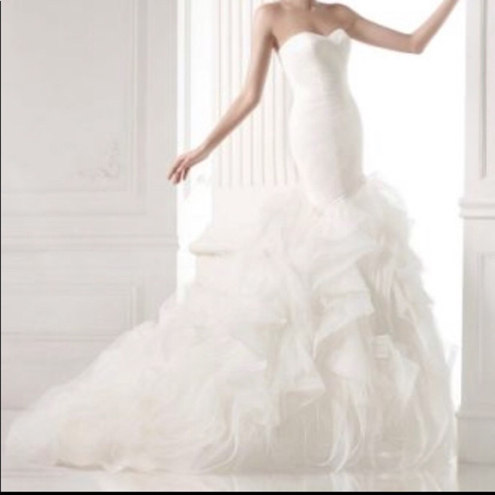 Pronovias Mildred Wedding Dress 22 Off-White Mermaid Ruffles Ball Gown Ethreal