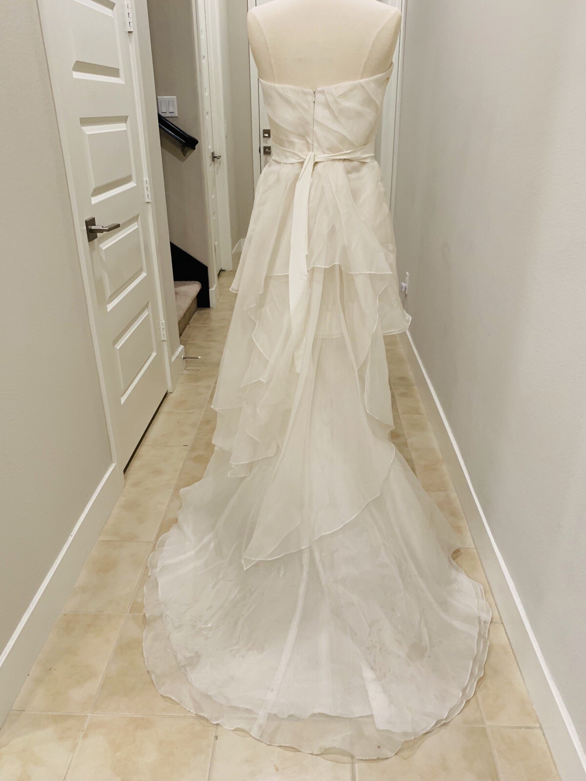 New Authentic Nouvelle Amsale Crystal Belt wedding gown Size 6(10)