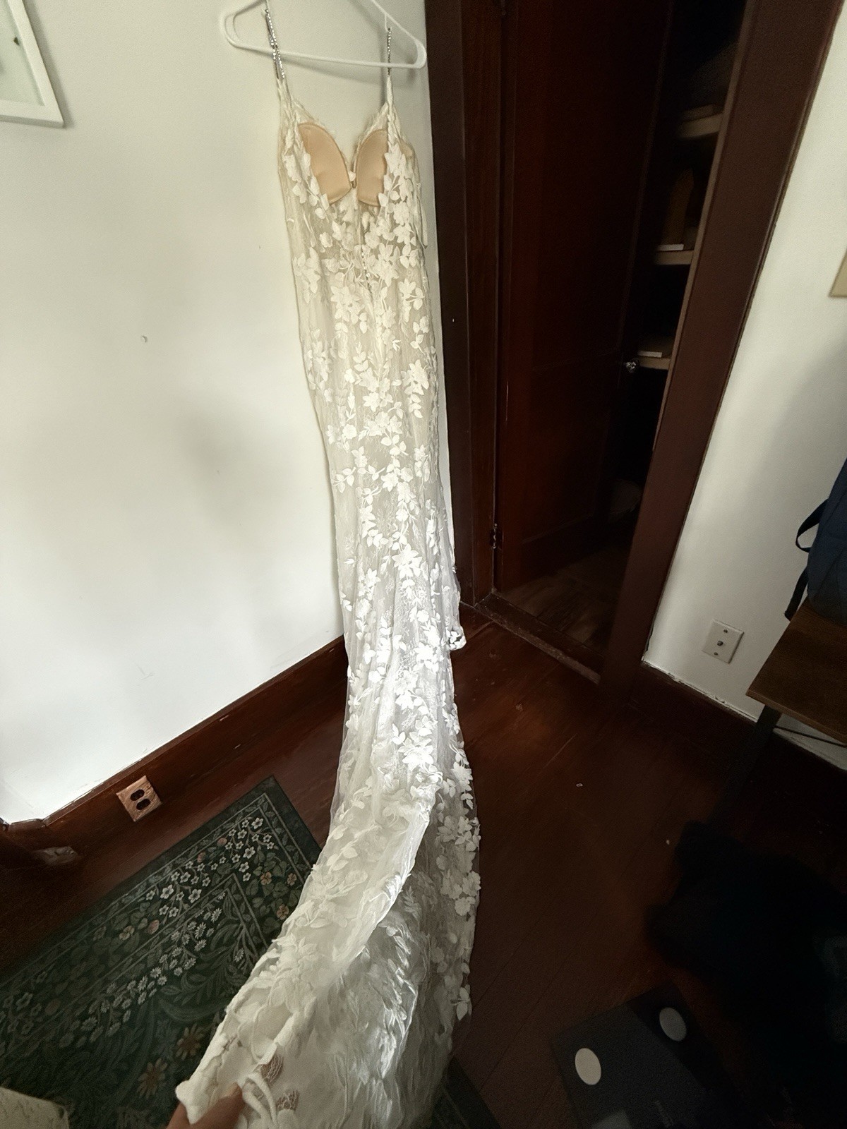 Lesley Ivory Lace V-Neck Sleeveless Mermaid Wedding Dress US 10 Buttons/Zipper